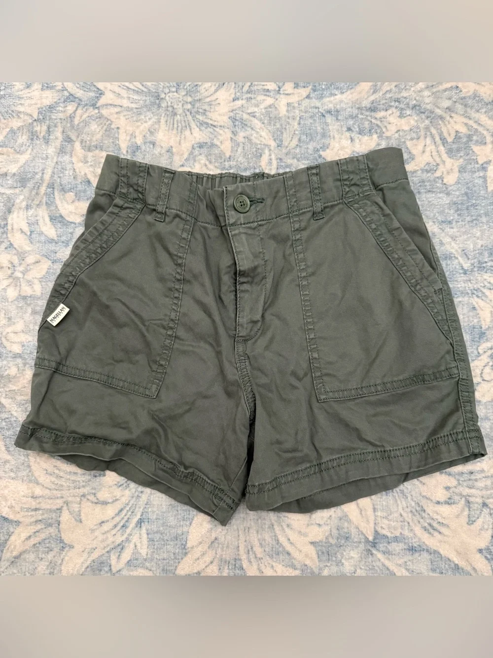 Magellan Women’s Olive Green outdoorsy Shorts size L